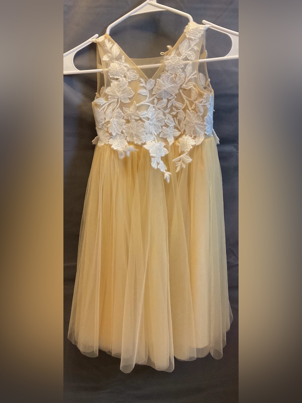 NWT Girls Floral Applique Tulle Dress in Cream and White